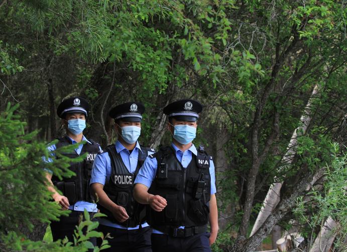 他们虽集体“换装”但为人民服务的初心始终如一